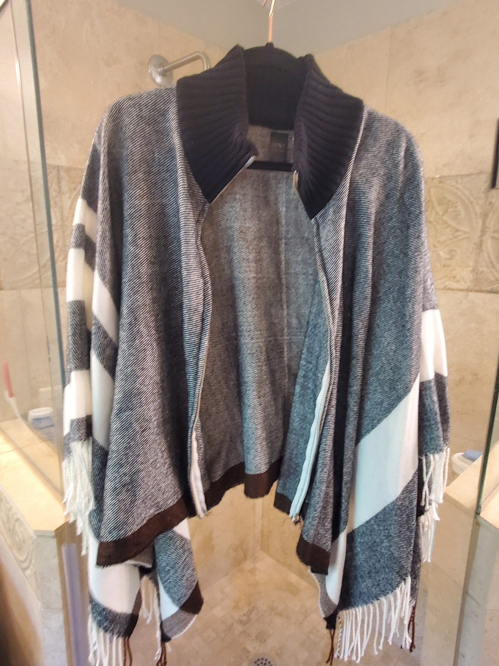 Mixit Gray and White Zip-Front Fringe Poncho One Size - Picture 2 of 6